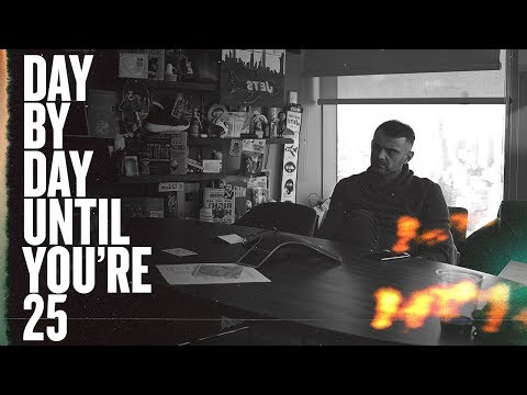 &#x202a;Advice to Anyone Struggling With Expectations of Themselves | Meeting with a VaynerMedia Employee&#x202c;&rlm;