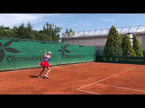 Brenda Fruhvirtova (slow motion)