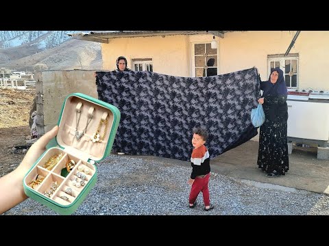 The true story of a nomadic mother and the lost gold on the street