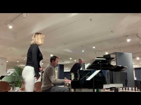 Vincent Lyn featuring Mia Chevais rehearsing “Just Imagine People United”