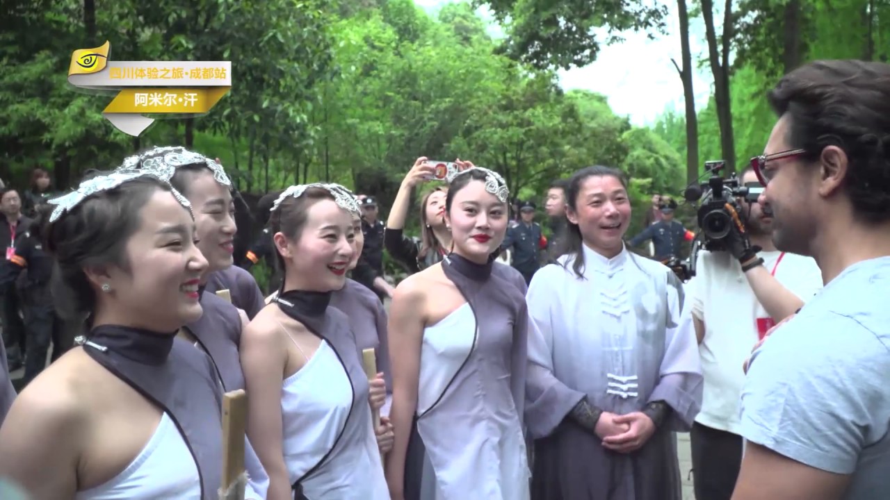 Aamir Khan is an explorer of "I'm in China" program. He has an excellent day in Chengdu, Sichuan.