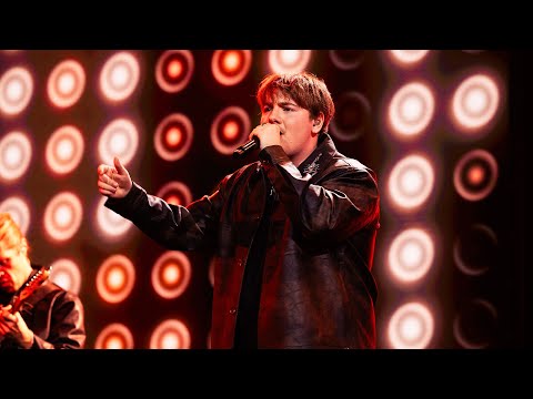 Love Stenmarck sjunger “Dancing in the Dark” av Bruce Springsteen i Idolfinalen 2025.