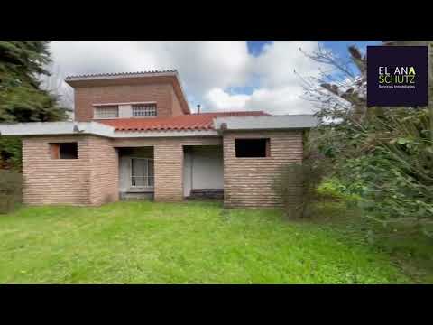 Video de YouTube - Casa en Venta de 4 dormitorios con  Jardín en Carrasco, Montevideo