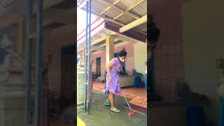 Download lagu tante lagi nyapu pakai daster mp3