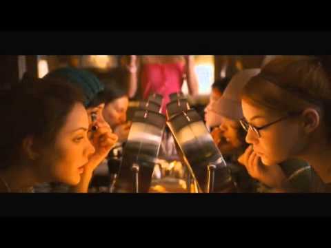 CINE COSMO: Una conejita en el campus en Cosmopolitan Televisión