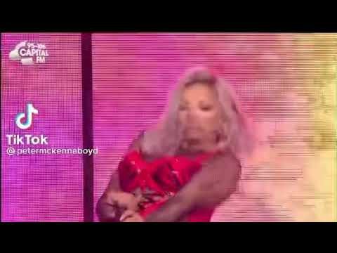 Stan Twitter: Jesy Nelson shouting “JINGLE BELL BALL” and popping her shoulder