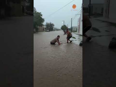 Agua POR ARRIBA de las rodillas: así quedó VICUÑA MACKENNA tras las lluvias