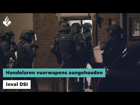 DSI doet inval | Handelaren vuurwapens aangehouden