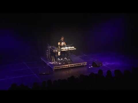 A light that never stops shining - One Album per Hour