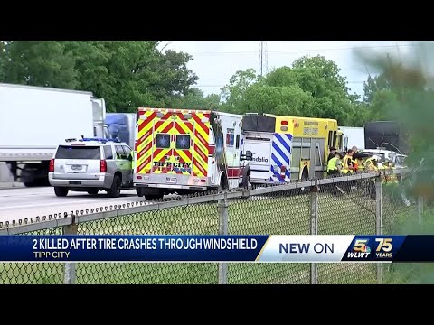 OSP: 2 killed after tires fall off semi, crash through van's windshield on I-75