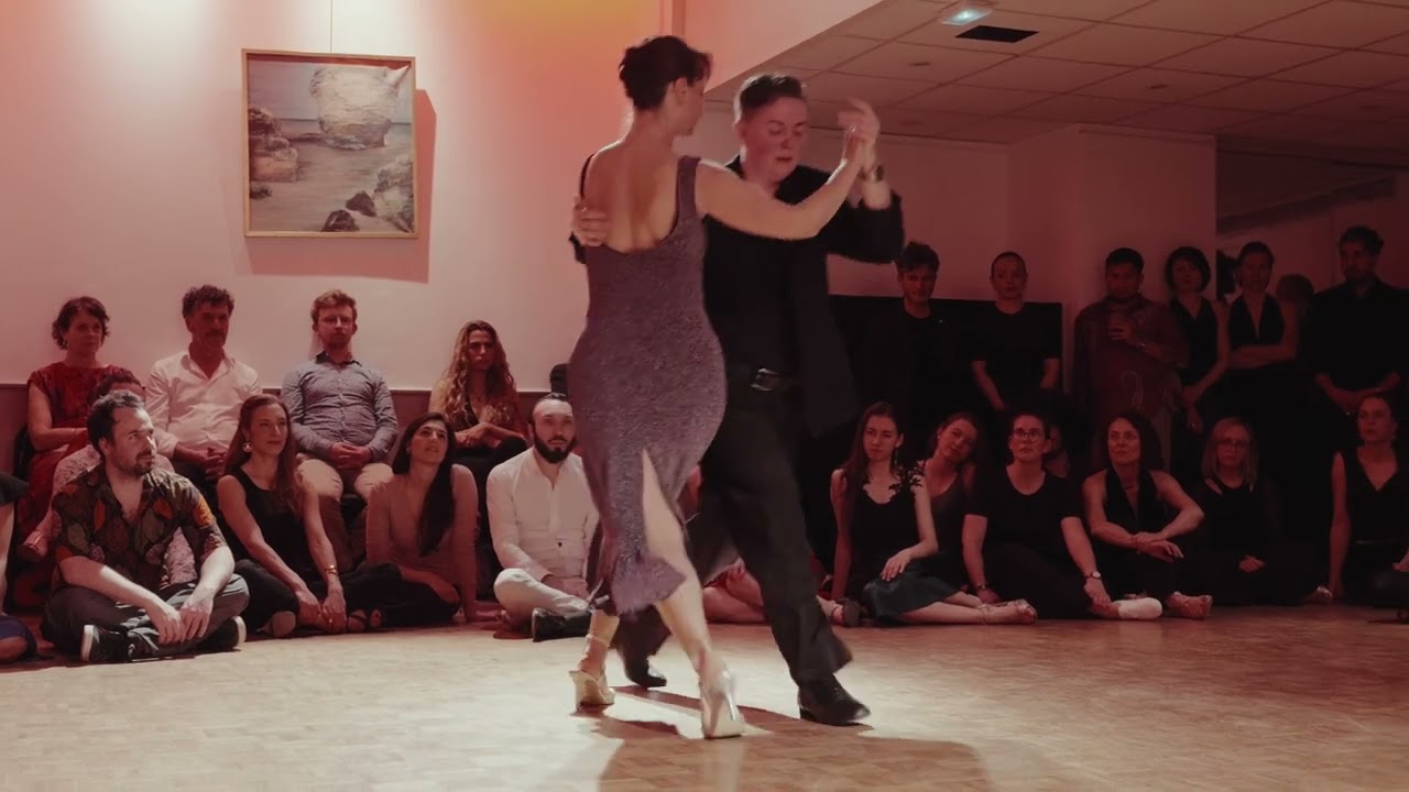 Video thumbnail for Veronica Toumanova and Asya Moiseeva - Fantasma