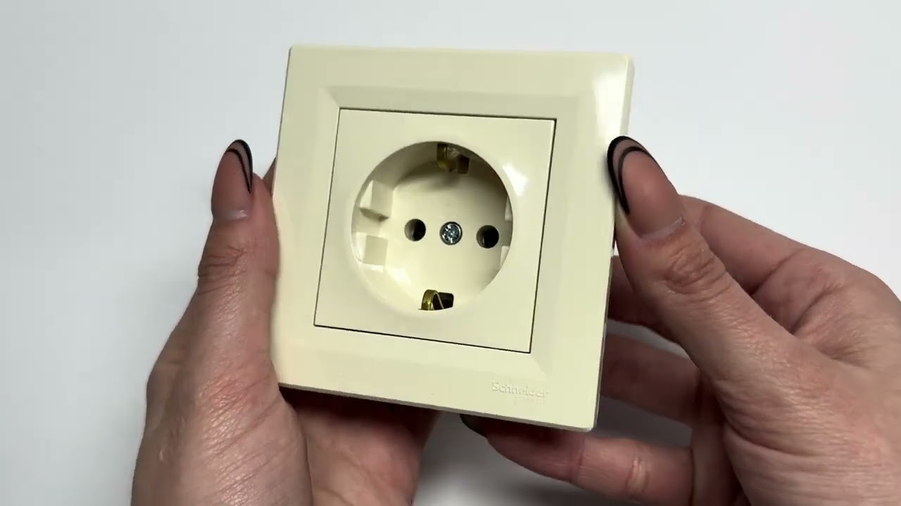 Розетка одинарная с/з SCHNEIDER Asfora крем с рамкой EPH2900123