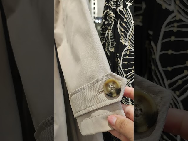 Vídeo relacionado con Wantdo Gabardina de Doble Botonadura Clásico para Mujer con Cinturón Trench Abrigo con Cierre de Botones Antiviento Chaqueta con Agente Impermeable Silm Fit Solapa Blanco S