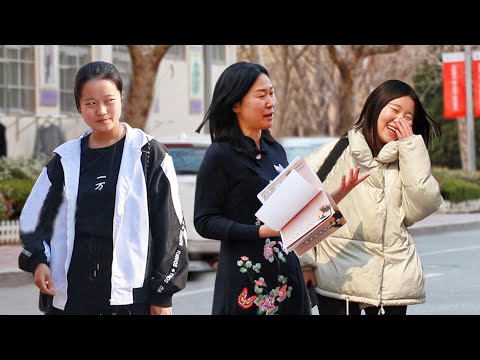 “女德班”老師當街宣揚女德，最後遭年輕女孩怒懟！