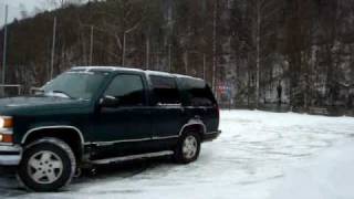 preview picture of video 'Driving around  & some donuts in the snow in my Chevy Tahoe'