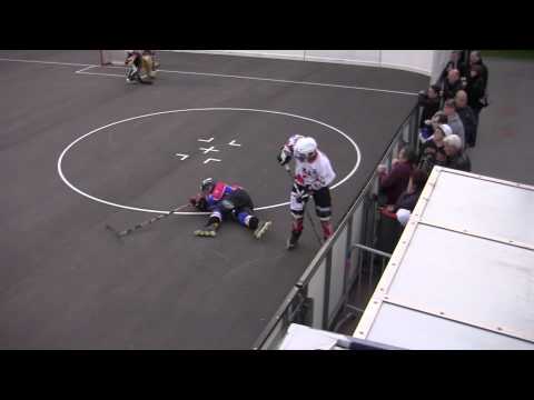 Nico prends une boîte