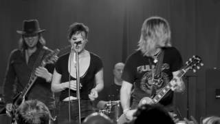 Lzzy Hale Stop Draggin&#39; My Heart Around