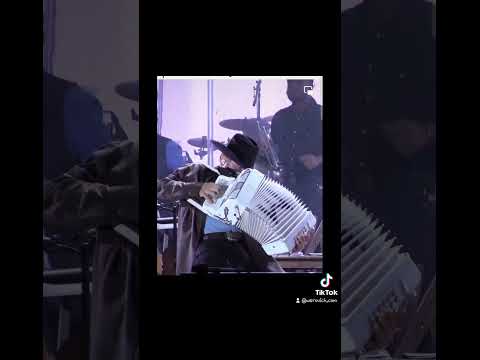 eden Muñoz en los mochis El malito pa tocar El acordeon