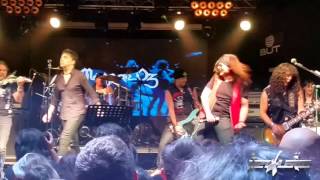 - Mägo de Oz -  Acércate y bésame