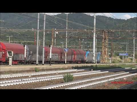 E.494 CON TRENO MERCI IN MANOVRA PER RAGGIUNGERE IL SEGNALE. RONCO SCRIVIA. (AL) SAB. 10 - 7 - 2021.