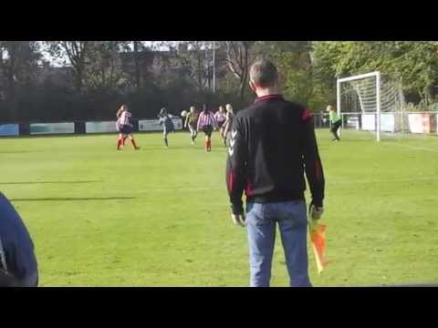 Schitterende voorzet.Mooie doelpoging...op de dwarsligger.