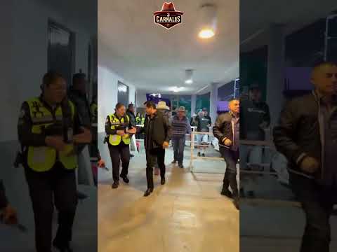 Así llegó Julión Álvarez a su concierto