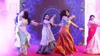 BRIDE FRIENDS SUPERB DANCE| Pallo Latke | Jyotica Tangri | Shaadi  mein Zaroor Aana |