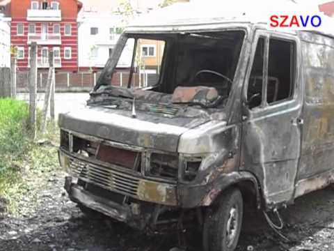 Kiégett a Mercedes a parkolóban