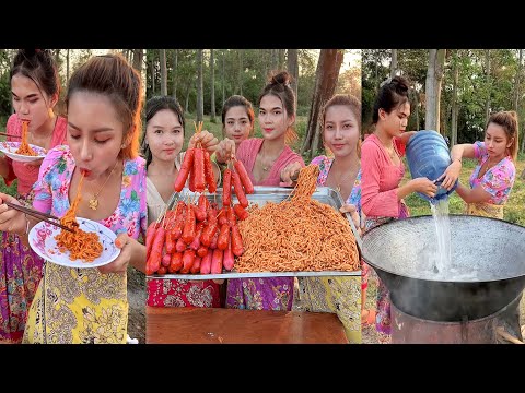 Noodle chili with hotdog cook recipe and eat