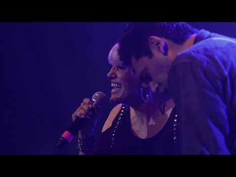 La Mississippi Ft. Valeria Lynch - Desconfío (Vivo "Reserva especial" - Luna Park - 30 Años)