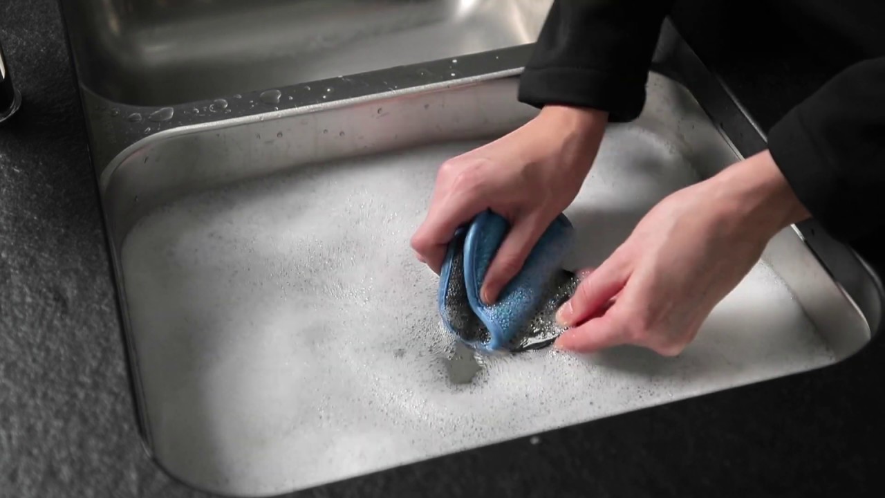 Watch video How To Clean Your Gas Hob Burner Caps And Pan Supports | AEG Now How To Clean Your Gas Hob Burner Caps And Pan Supports | AEG