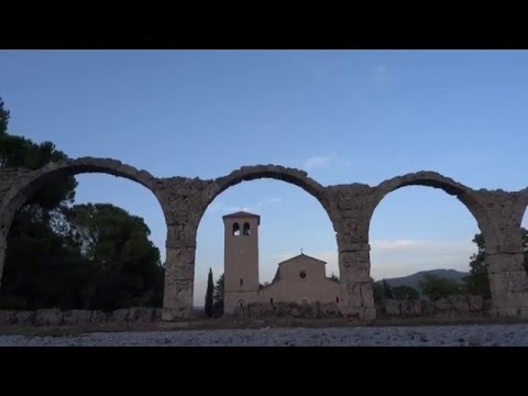 ABBEY CASTEL SAN VINCENZO: Composing the shot. clip 00019