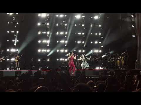 Cambio dolor , Lali en la rambla de Montevideo , Uruguay 🇺🇾  con Natalia Oreiro. 06/12/2025