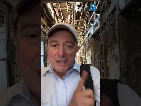 Iván Poduje muestra destrucción de consultorio y alimentos que podrían estar expuestos a ratones