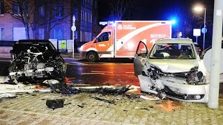 Kreuzungscrash in Berlin-Steglitz: Mercedes und Golf krachen frontal zusammen