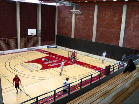 2.4.2011 Tero Tielinen torjuu ja Henri Salminen tekee maalin