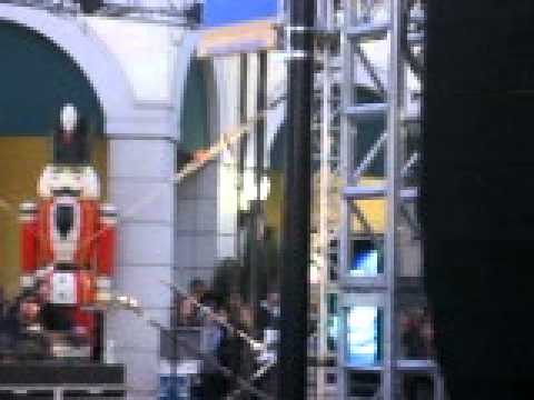 Lexxi Saal sings Skyscraper