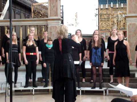 "Uti Vår Hage" with Aarhus Girls Choir
