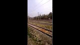 preview picture of video 'SRC WAP4 burning the tracks with Digha Howrah Tamralipta express'
