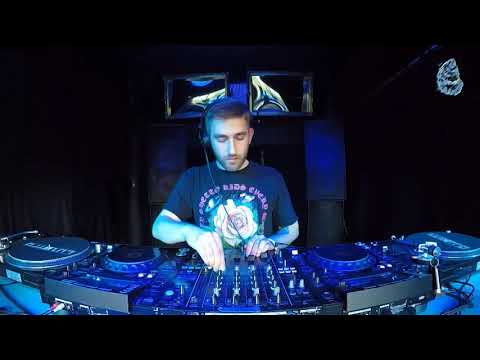 The Blue Oyster: MAZI PL / 01.06 / 17:15 – 18:15