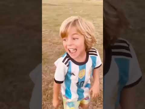 Niño se cae de la bici y se ríe xD #caída #gracioso #shortsgraciosos #meme #memesespañol #memes