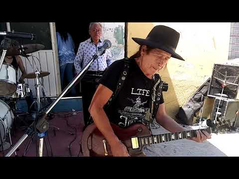 No te empines ni te agaches.Figuer Band.