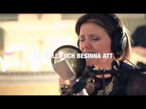 BLI STILLA (textvideo) - svensk lovsång med Josefina Gniste & Alfred Nygren (skivan 