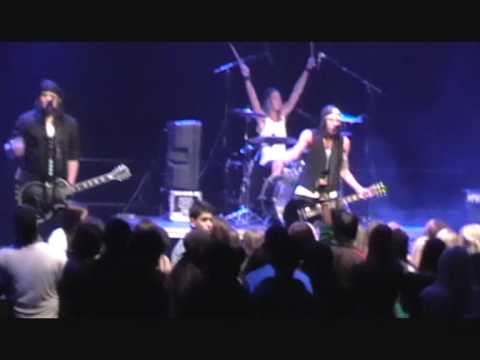 Damn Delicious - Livin' a lie LIVE 2010