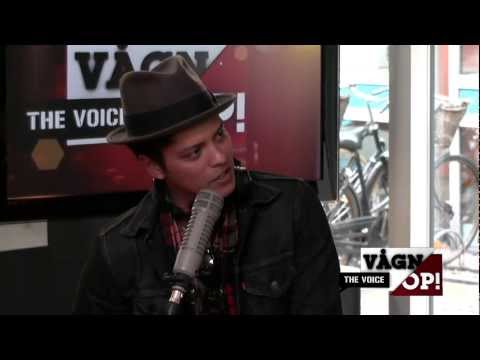 Bruno Mars besøger Vågn Op! med The Voice (1 af 3)
