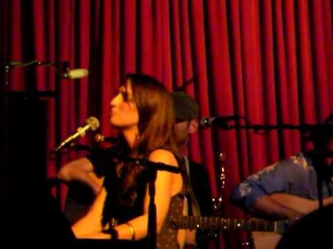 Sara Bareilles - Undertow (rare live performance) @ hotel cafe 010509