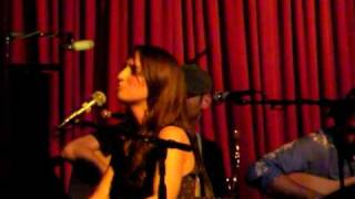 Sara Bareilles - Undertow (rare live performance) @ hotel cafe 010509