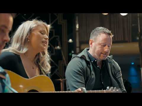 This Is The Life - The Whistlin' Donkeys Feat. Meadhbh Walsh