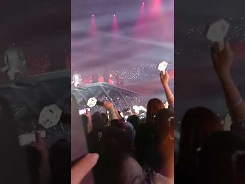 Elyxion In Malaysia Baekhyun Xiumin Dance Battle
