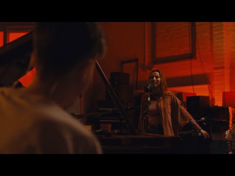 Conor Albert & ELSAS - Stuck In The Middle (Live)